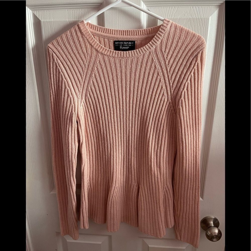 Banana Republic light pink crew neck sweater sz M